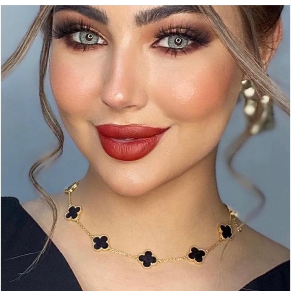 Beautiful necklace gold plated very high quality ( black & baby blue)